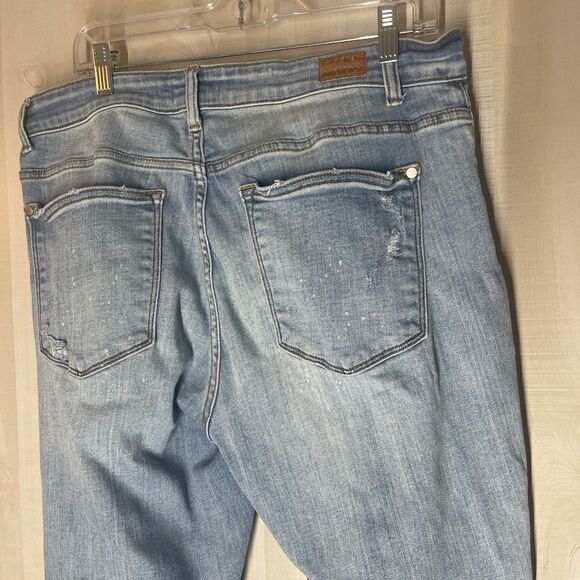 Judy Blue distressed light wash jeans frayed hem, size 14w - Picture 10 of 16